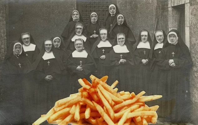 “Les adoratrices ou le feu de joie” (collage, 2022, collectie Home Frit’ Home) van François Liénard laat een vurige gemeenschap ontstaan rond een warmtebron en roept tegelijk het monastieke koor én de rij aan het fritkot op. Adoratrices_Feu-de-joie_Francois-Lienard_RECADRE_2022_WEBP